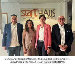 Gruppenfoto der Mitarbeiter aus dem Projekt IdeA-Familienrat-II in den Räumen von startHAUS (c) MainArbeit/startHAUS gGmbH