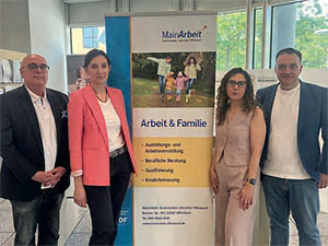 Gruppenfoto der Mitarbeiter von startHAUS und MainArbeit aus dem Projekt IdeA-Familienrat-II (c) MainArbeit/startHAUS gGmbH